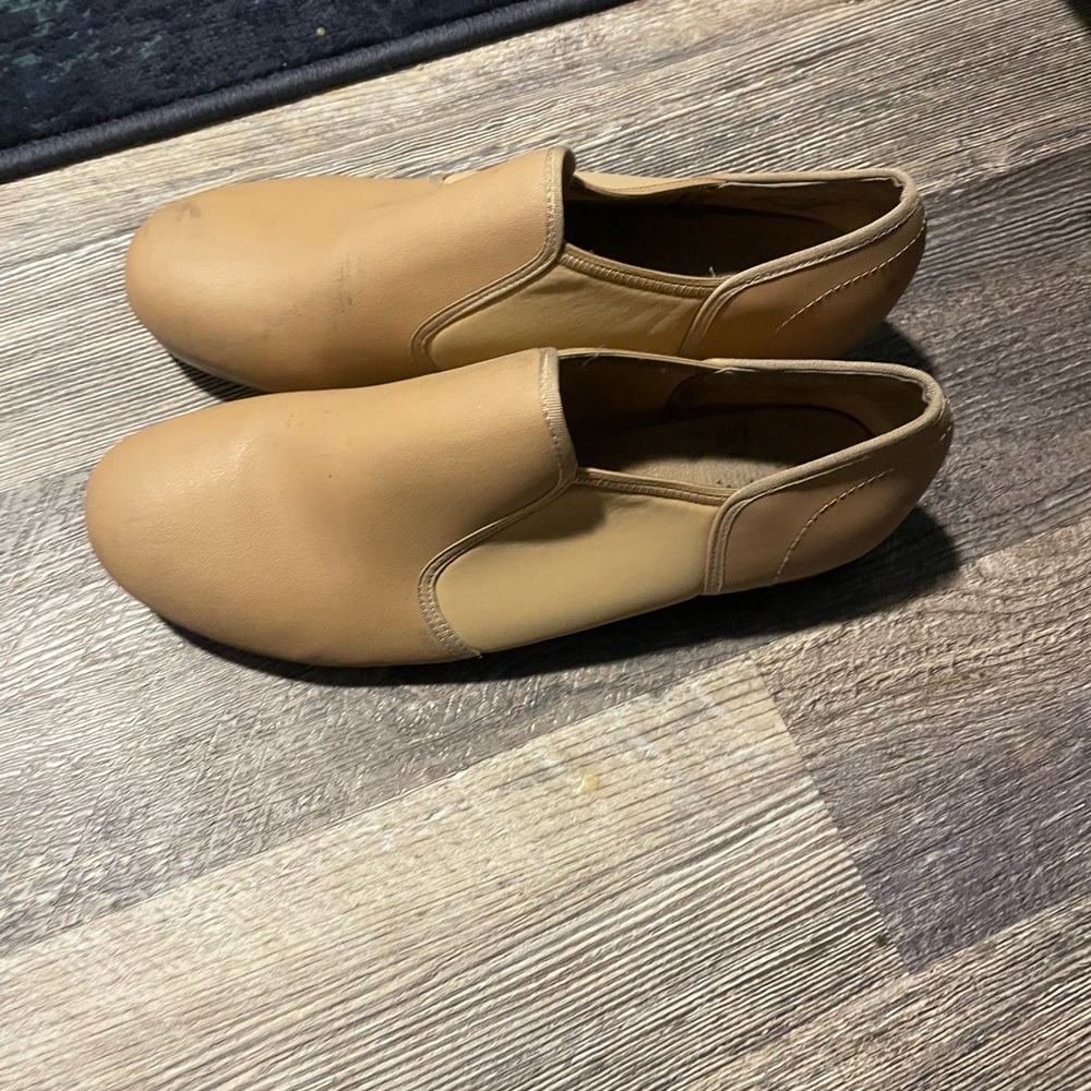 Tan laceless Theatricals tap shoes